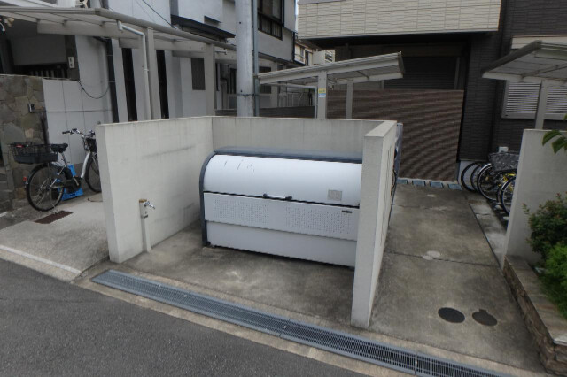 敷地内・建物
