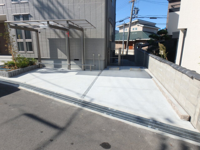 敷地内・建物