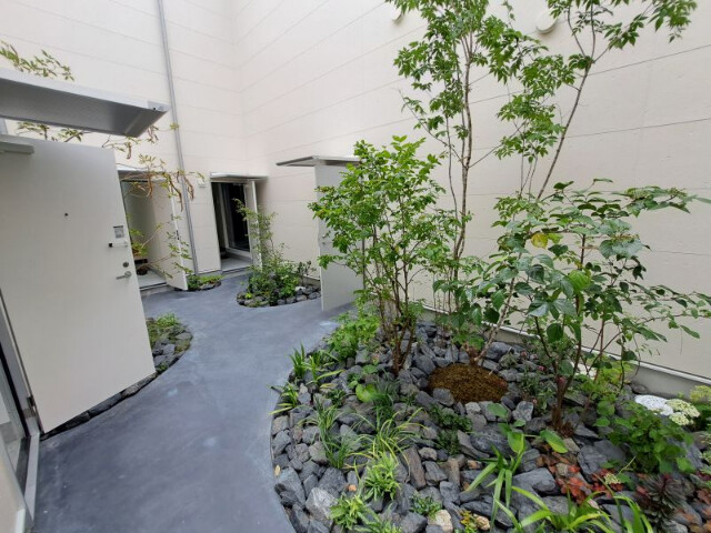 敷地内・建物