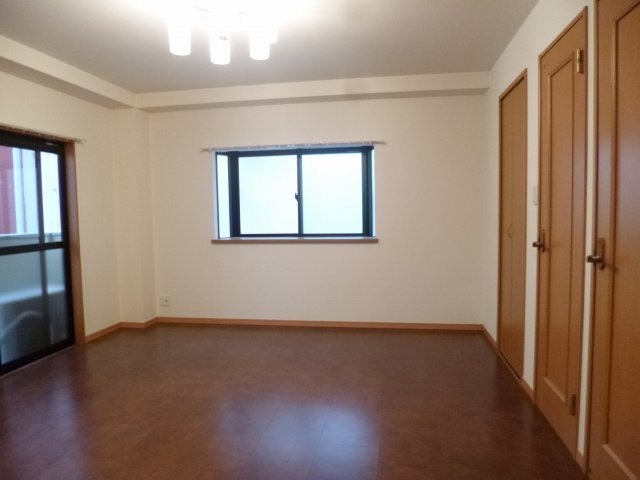 異なるフロアの室内写真です