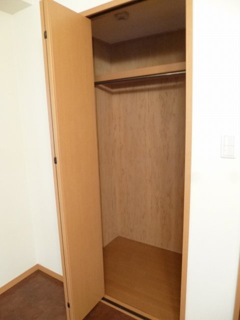 異なるフロアの室内写真です