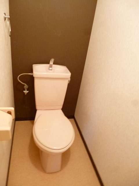 異なる号室の室内写真です