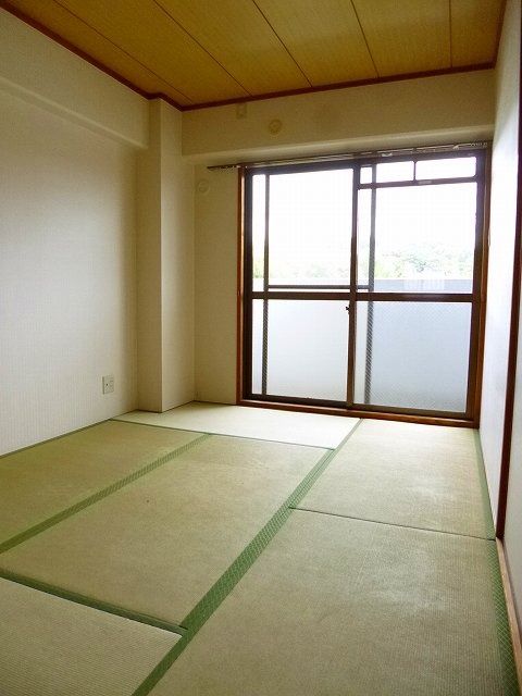 異なる号室の室内写真です