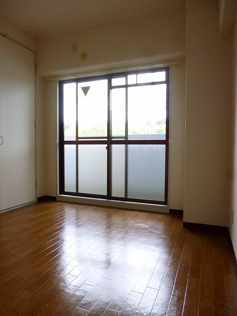 異なる号室の室内写真です