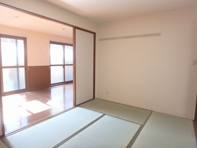 異なる号室の室内写真です