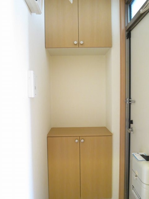 反転した間取りの室内写真