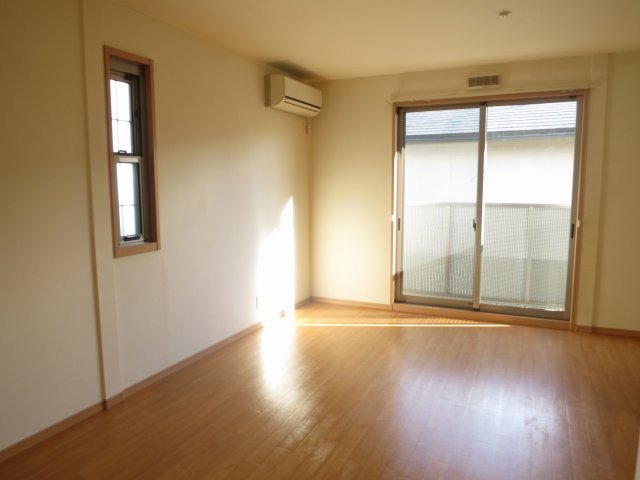 反転した間取りの室内写真