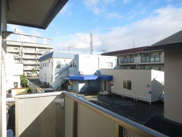 反転した間取りの室内写真