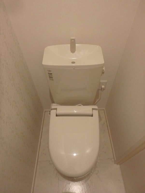 反転した間取りの室内写真
