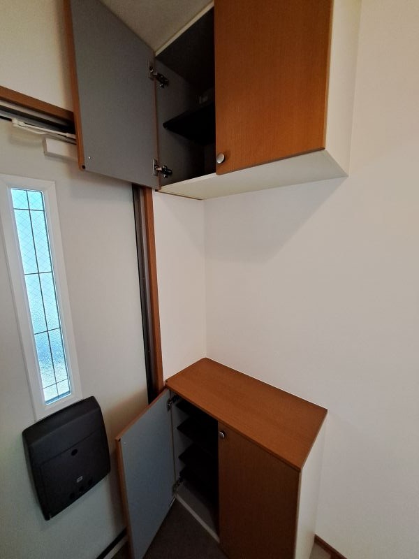 反転した間取りの室内写真です