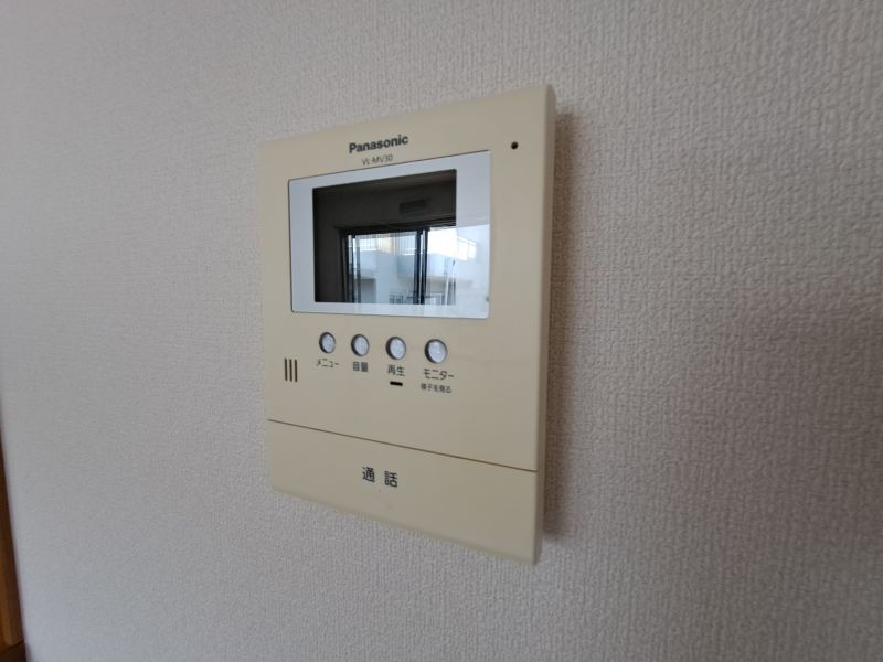 反転した間取りの室内写真です