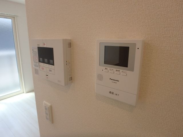 反転した間取りの部屋の室内写真です
