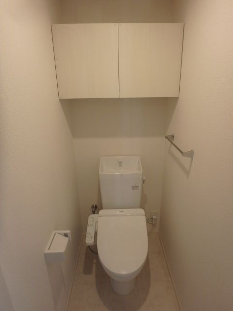 反転した間取りの部屋の室内写真です