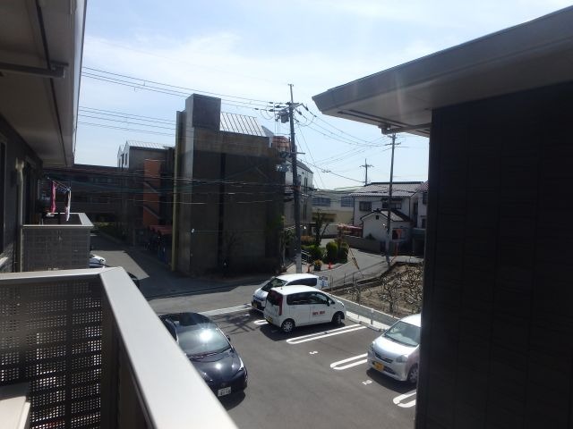 反転した間取りの部屋の室内写真です