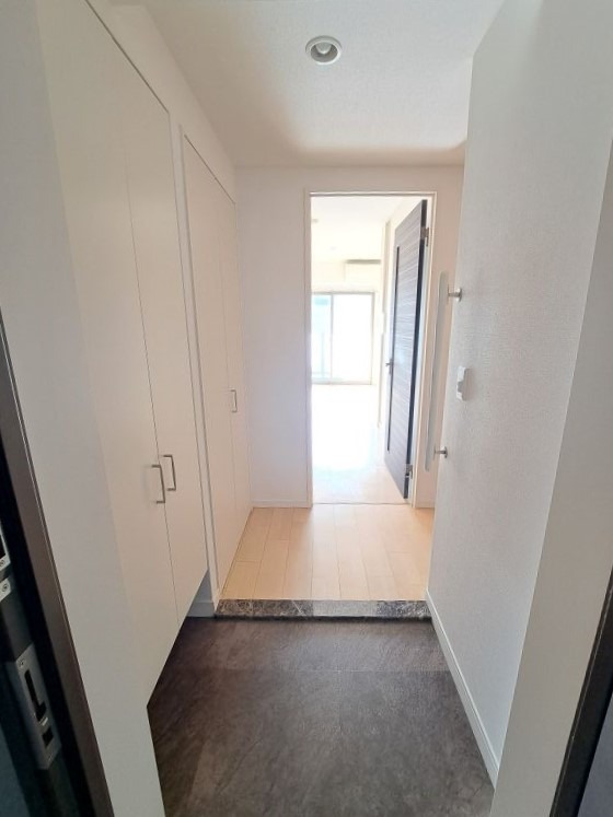 反転した間取りの室内写真