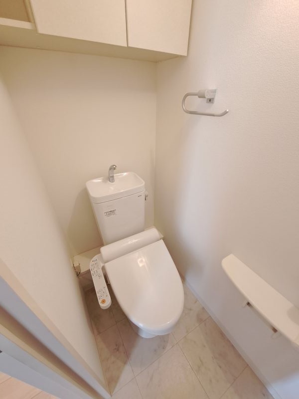 反転した間取りの室内写真