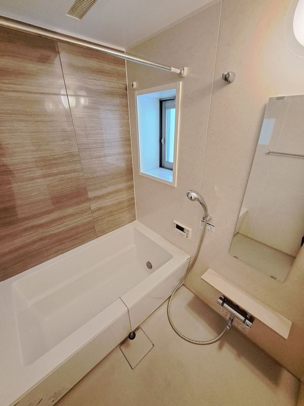 反転した間取りの室内写真