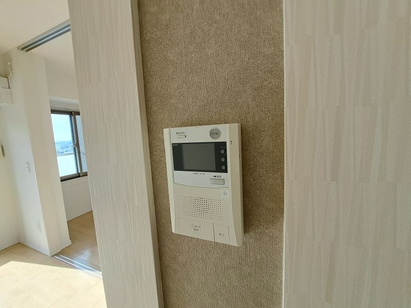 反転した間取りの室内写真