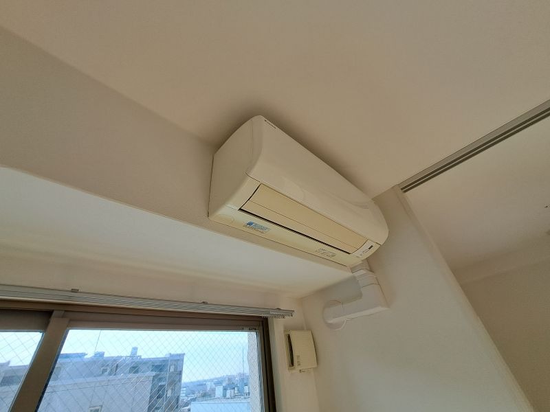 反転した間取りの室内写真