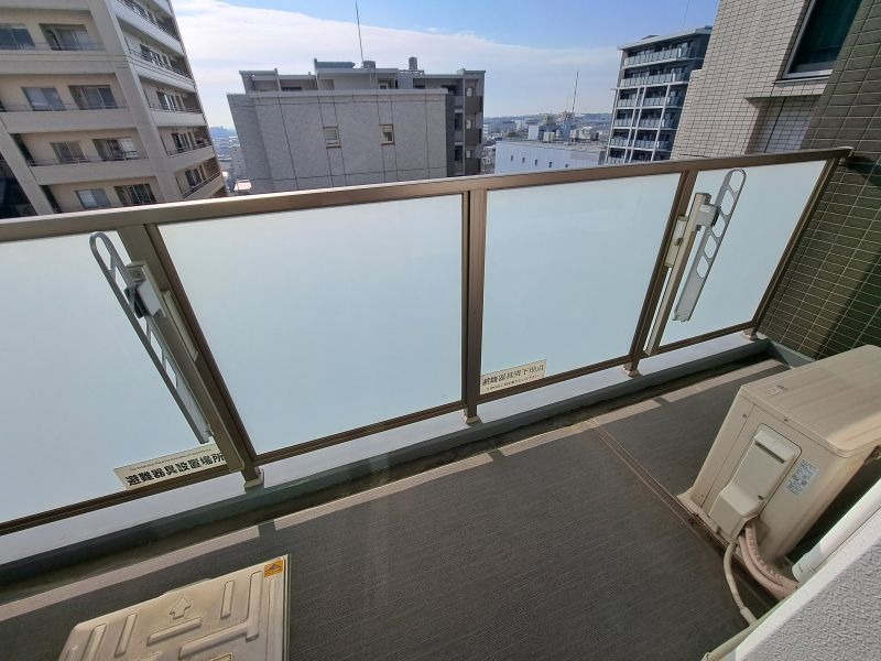 反転した間取りの室内写真