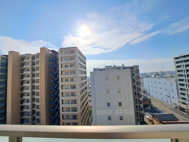 反転した間取りの室内写真