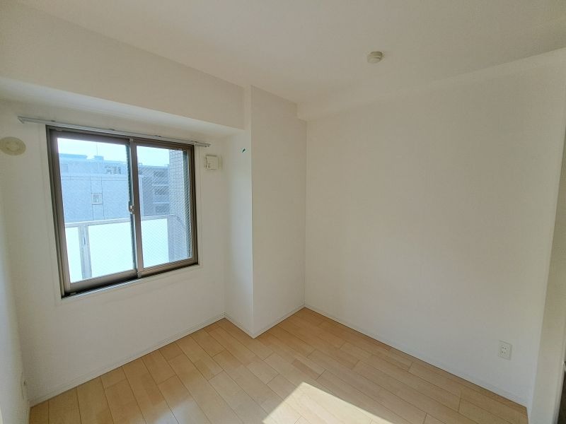 反転した間取りの室内写真