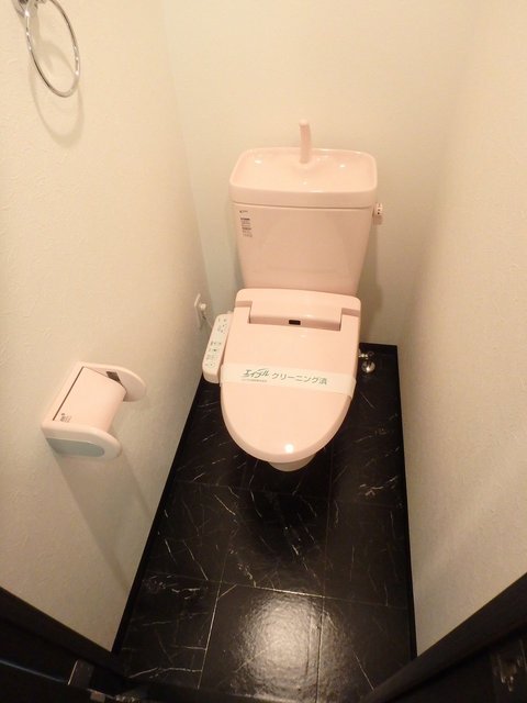 異なるフロアの室内写真です