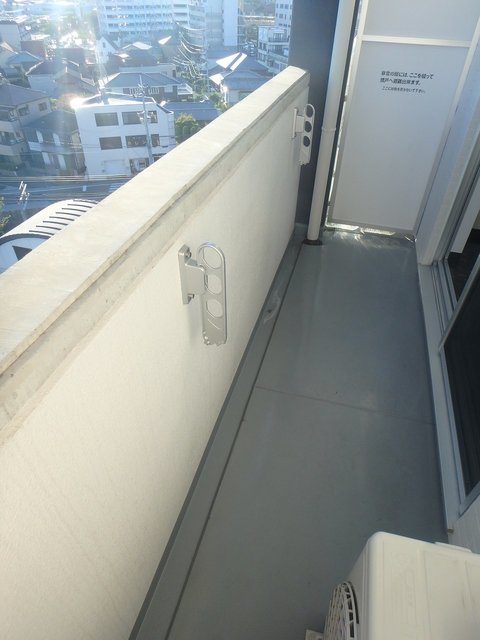 異なるフロアの室内写真です