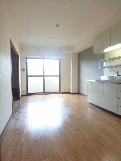 異なる号室の室内写真