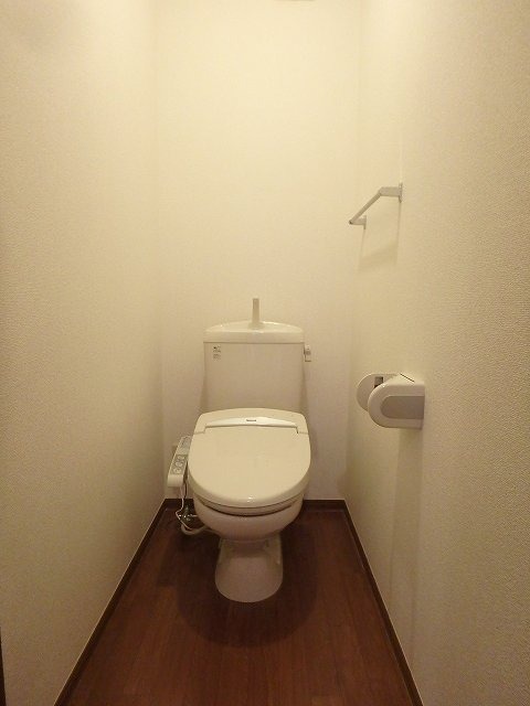 反転した間取りの室内写真です