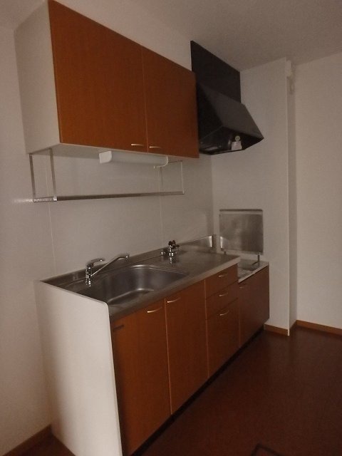 反転した間取りの室内写真です