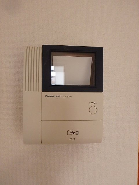 反転した間取りの室内写真です