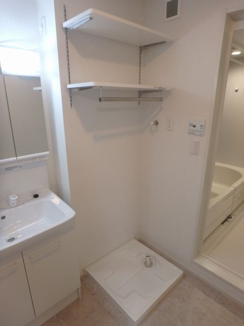 異なる号室の室内写真