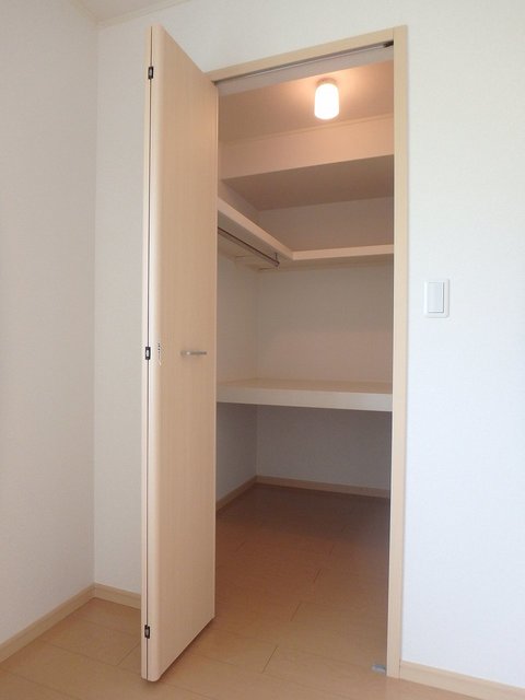 反転した間取りの写真です