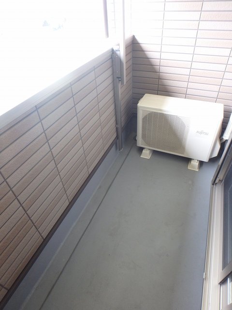 反転した間取りの写真です