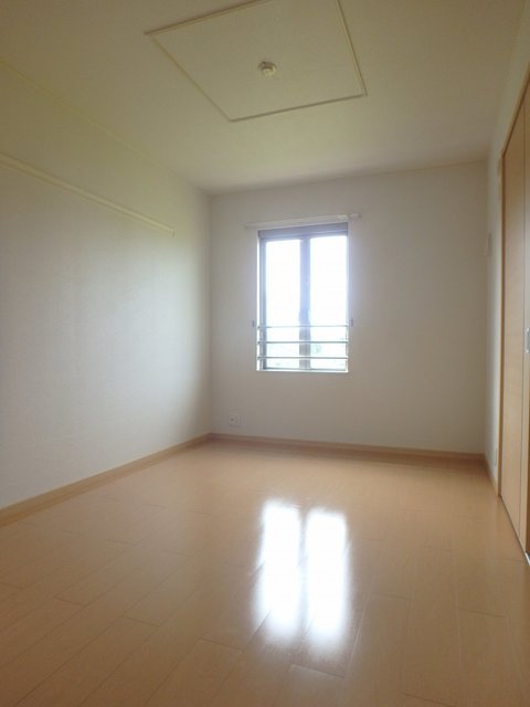 反転した間取りの写真です