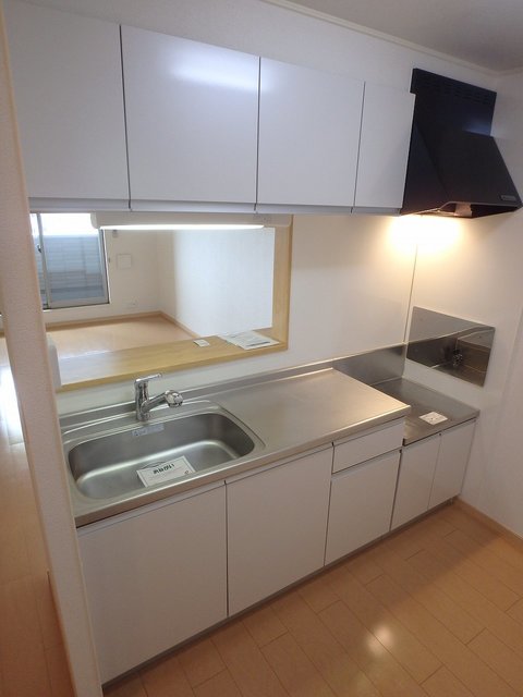 反転した間取りの写真です