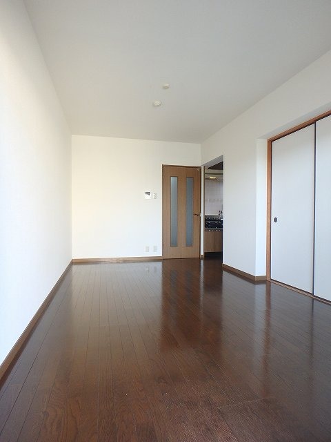 異なる号室の室内写真です