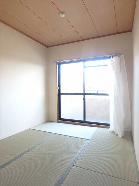 異なる号室の室内写真です