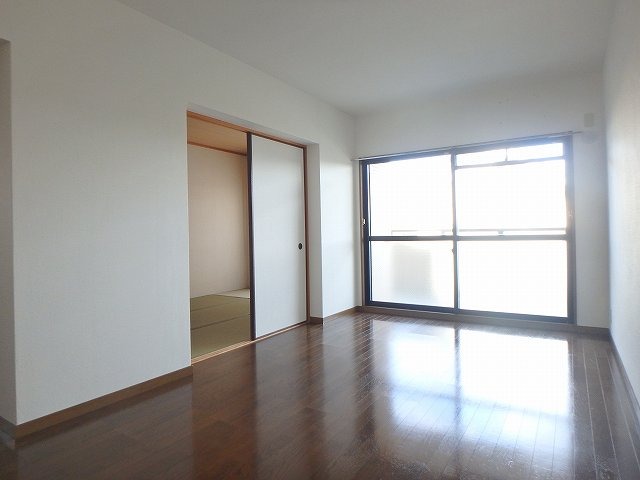 異なる号室の室内写真です