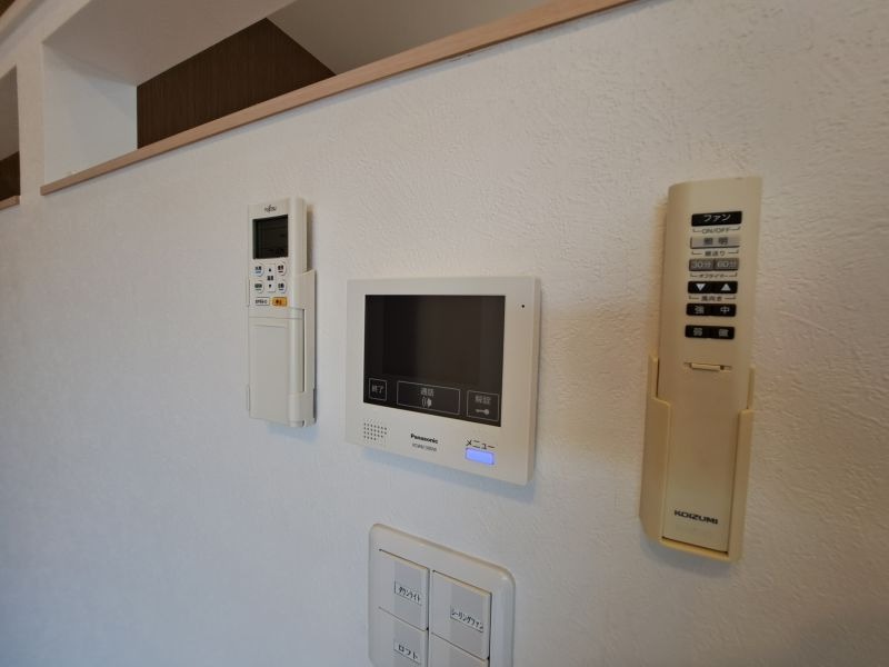 反転した間取りの室内写真