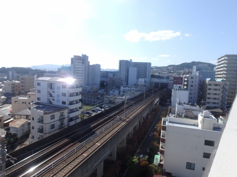 同じフロアで異なる間取りの室内写真