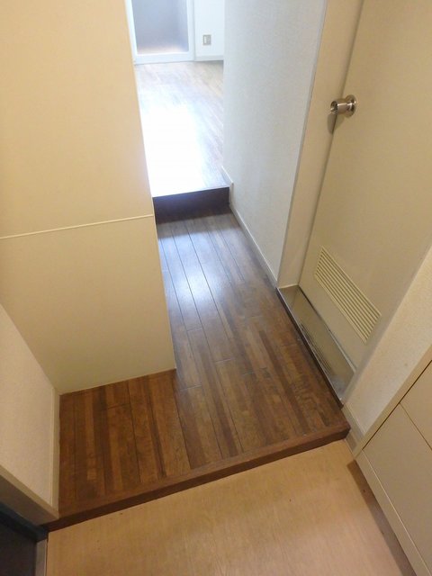 写真は102号室になります。