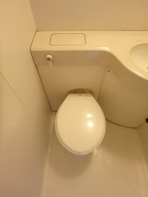 写真は102号室になります。