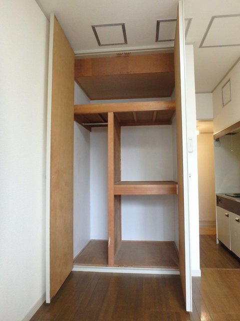 写真は102号室になります。