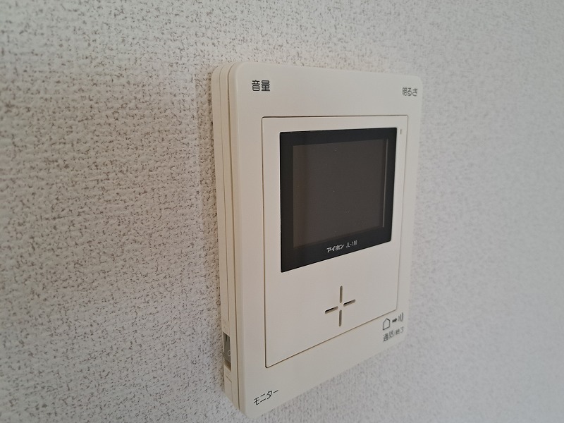 反転した間取りの室内写真です