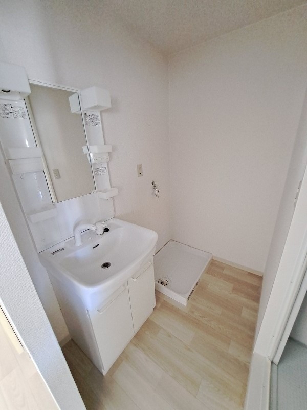 反転した間取りの室内写真です