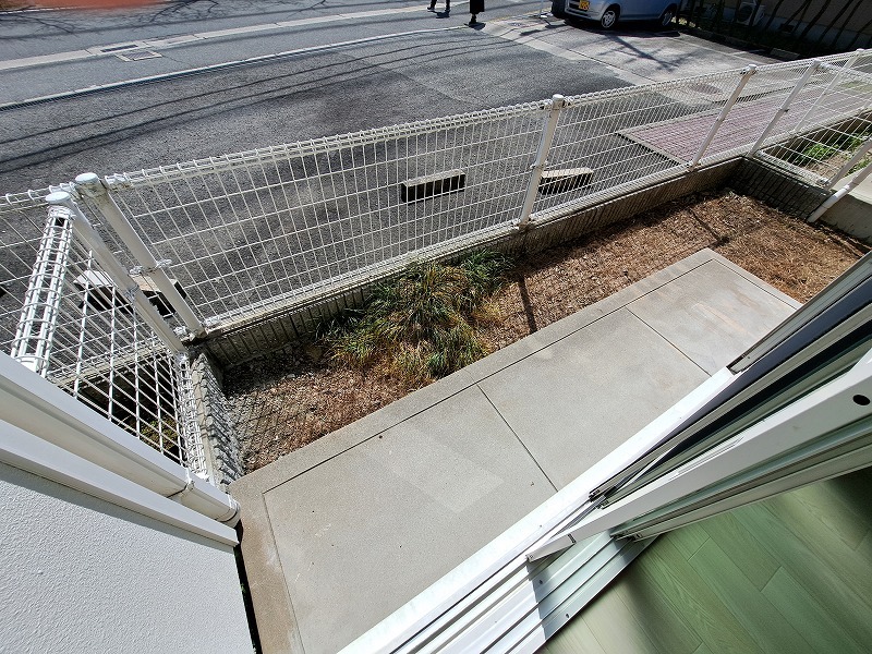 反転した間取りの室内写真です