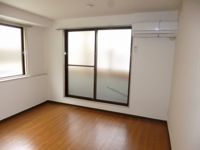 異なる号室の室内写真です