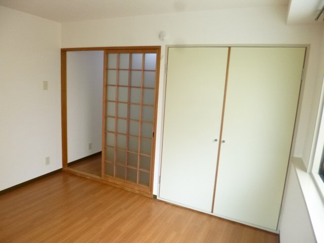 異なる号室の室内写真です